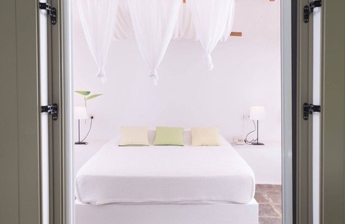 Kanapitsa Villa | Luxury Skiathos Villa | 1 Bedroom Holiday Suite | Vromolimnos