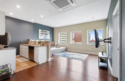 Downtown Pittsburgh Apartment | Luxury Skyline Retreat Pittsburgh