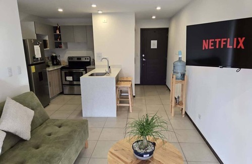 Zona 11 Apartment | Luxury Skyline Volcano View KING Bed FREE Pool Gym