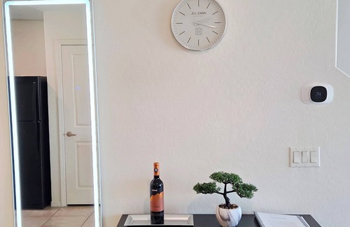 Sunrise Manor House | ⭐️ Luxury, Sleek & Modern Vibes! Stylish home just 15 min to Downtown! ✅️