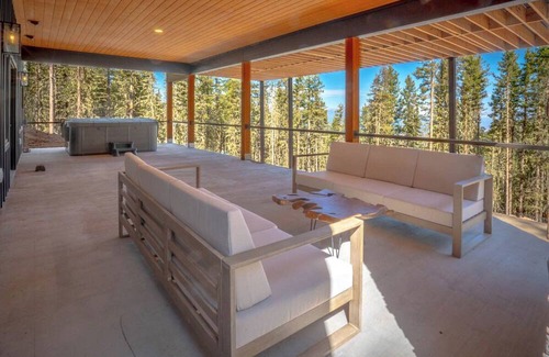 Angel Fire Cabin | Luxury Slopeside Mountain Top Retreat in Angel Fire with WiFi