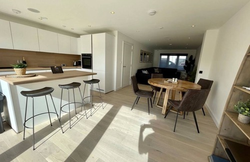 Lusty Glaze House | Luxury Smart Eco Home in Newquay by Tolcarne beach