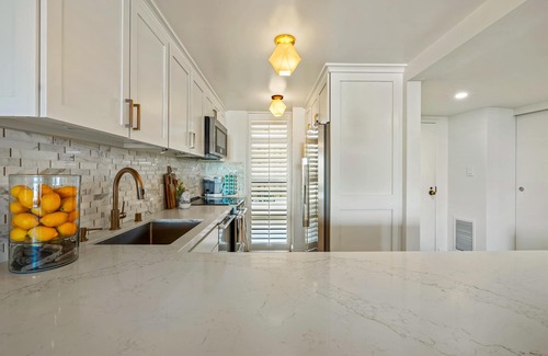 Marina del Rey Condo | Luxury Smart Home w/Gorgeous Waterfront Retreat + Amazing Sunset Views