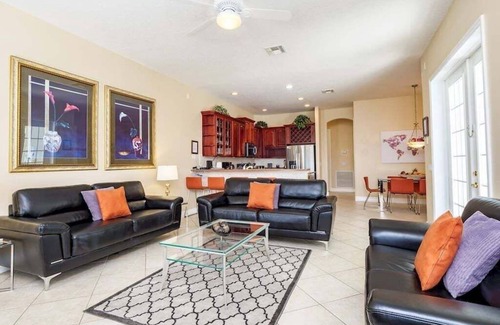 Windsor Hills House | Luxury South Facing Pool Hot Tub Pool Table Air Hockey Gym BBQ 2 Miles to Disney
