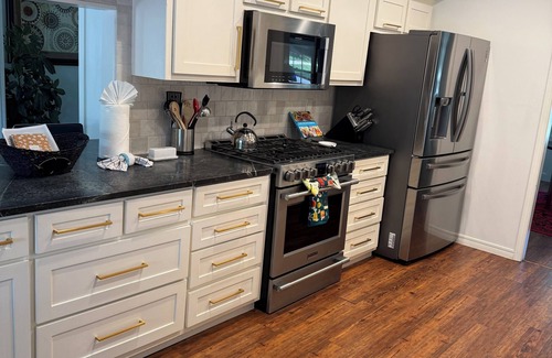 South Tulsa House | Luxury Southern Hills Home w/Pool great place for staycations,