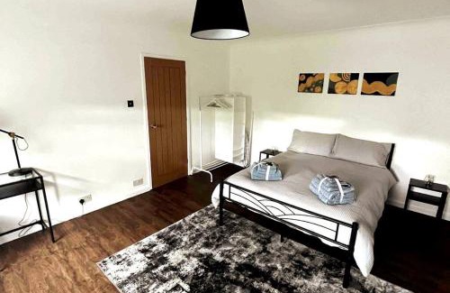 Selhurst Apartment | Luxury, Spacious 1 Bedroom Flat