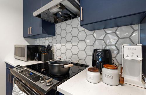 Downtown Minneapolis Apartment | Luxury Spacious 2Bd Condo In DT Minneapolis, Minutes From Minneapolis Convention Center & US Bank Arena