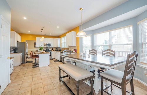 Montpelier House | Luxury & Spacious 5 BRS Near DC and Metro Station with Free Parking