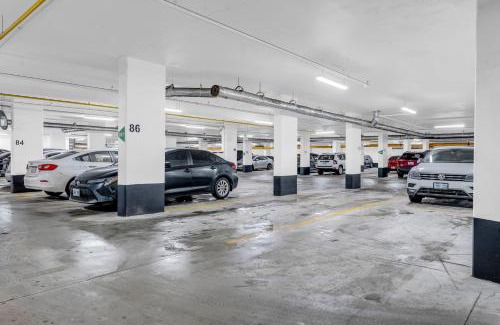 Brampton Apartment | Luxury Spacious Apartment 10 min to Airport Wifi