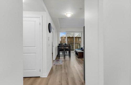 Brampton Apartment | Luxury Spacious Apartment 10 min to Airport Wifi