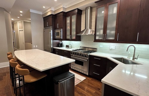 Park West Condo | Luxury, spacious first floor brownstone in east Lincoln Park