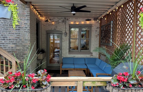 Park West Condo | Luxury, spacious first floor brownstone in east Lincoln Park