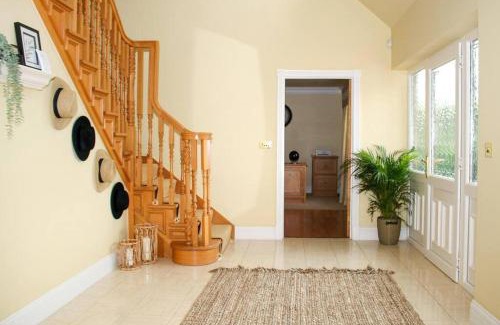 Southgate House | Luxury, Spacious Home with Private Driveway Beaches and Gower in close proximity