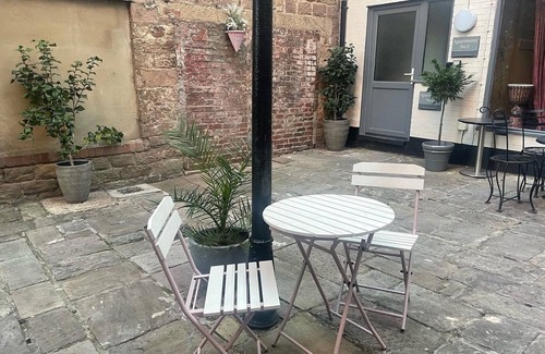 Belper Apartment | Luxury, Spacious one Bedroom Apartment in Lovely Quiet Courtyard, Town Location