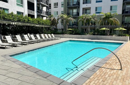 Lyon Street Apartment | Luxury spacious One Bedroom Apt close to Disneyland!