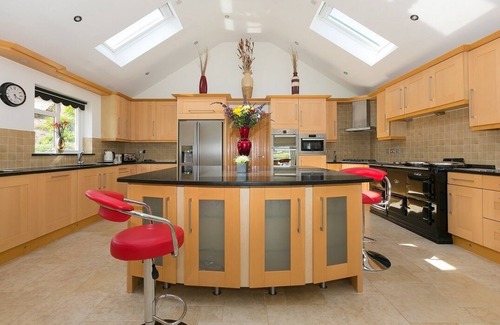 Newquay House | Luxury spacious sea front house with indoor swimming pool