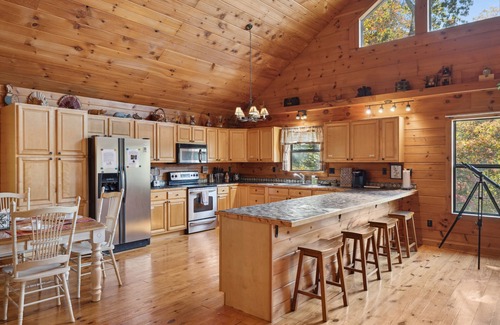 Sevierville Cabin | Luxury Spacious Secluded Cabin HotTub 4 Bedrooms 3-Story Sleep 12
