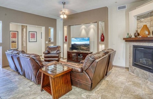 El Paso House | Luxury, spacious with class. take a break sleepin