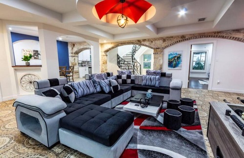 Northside House | Luxury Spanish Style Getaway