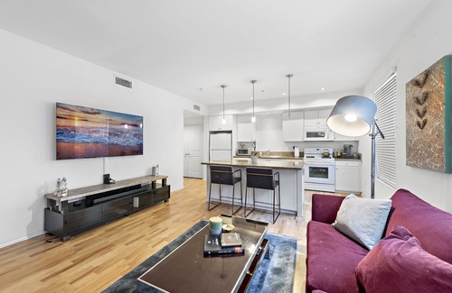 Airport Area Apartment | Luxury Spectrum Apartment with Pool & Spa, Gym