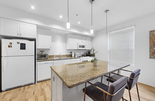Airport Area Apartment | Luxury Spectrum Apartment with Pool & Spa, Gym