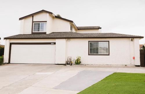East San Jose House | Luxury Sport & Gym Vacation House 10 Guests 5BR 2000sqft