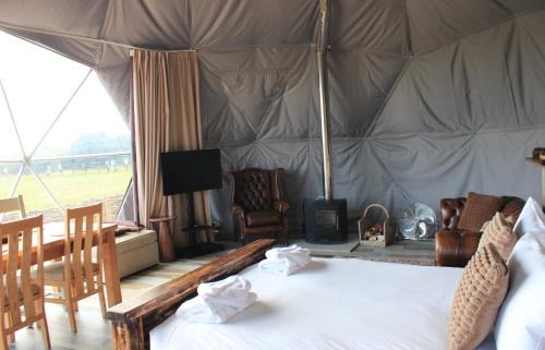 Cuddesdon House | Luxury Star Gazing Dome 2 JUPITER with cozy log burner