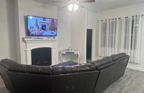 Aubrey House | Luxury stay 4 bedroom in Aubrey