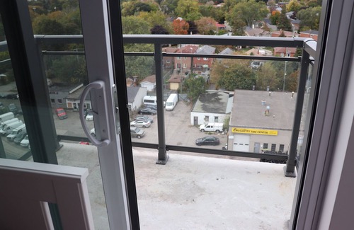 Birch Cliff Heights Condo | Luxury Stay by Lakeshore in a cozy, quiet Condo