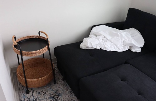 Birch Cliff Heights Condo | Luxury Stay by Lakeshore in a cozy, quiet Condo