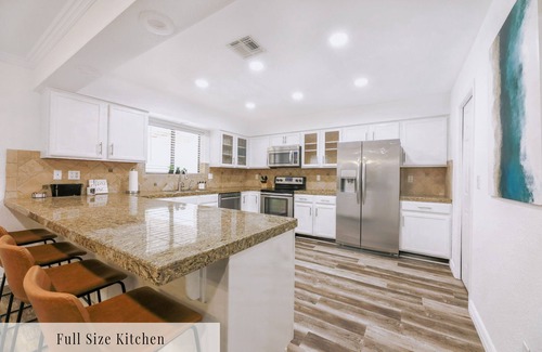 Lake Havasu City House | Luxury Stay, Heated Pool + Spa, Game Room, Gym, Mini Golf, Boat Parking