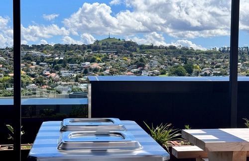 Greenlane - Ellerslie Apartment | Luxury Stay in vibrant Ellerslie