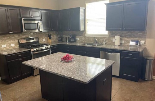 Humble Hotel | Luxury Stay - Near Houston Airport