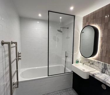 Vauxhall Apartment | Luxury Stay Next to US Embassy