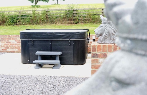 Northallerton House | Luxury Stay w/Hot Tub, Games Room, Cinema Room & More