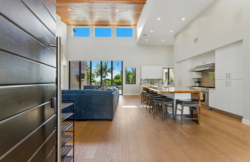 Encinitas House | Luxury Stay w/Pool, Spa, Fire Pit, Outdoor Lounge & Stunning Ocean Views | Encinitas Retreat