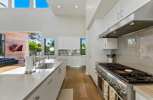 Encinitas House | Luxury Stay w/Pool, Spa, Fire Pit, Outdoor Lounge & Stunning Ocean Views | Encinitas Retreat