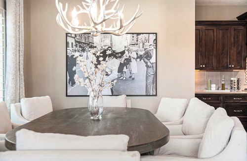 Elkhorn House | Luxury Stay with Golf Simulator and 3 King Bedrooms!