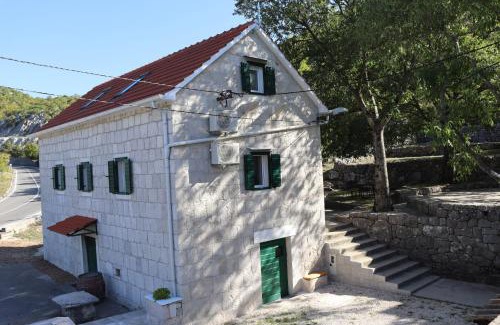 Blato na Cetini Apartment | Luxury stone apartment Matijević