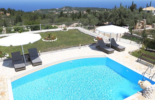 Tsoukaladhes Villa | Luxury stone Villa Emily close to Kathisma and Mylos beach