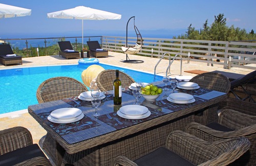 Tsoukaladhes Villa | Luxury stone Villa Emily close to Kathisma and Mylos beach
