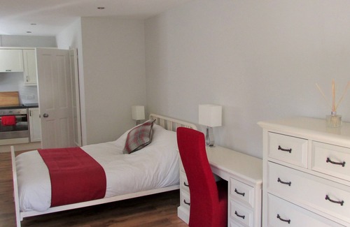 Cambridge Apartment | Luxury Studio Apartment for short term let near Addenbrookes and 10 minutes bus