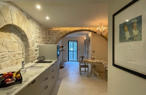 Saint-Pantaleon Apartment | Luxury studio apartment in the Luberon’s golden triangle