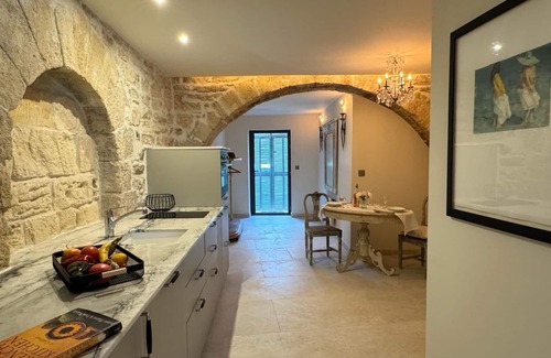 Saint-Pantaleon Apartment | Luxury studio apartment in the Luberon’s golden triangle