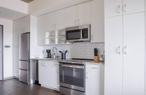 Lower East Side Apartment | Luxury Studio Apt Near Brady St with Balcony and Lake View