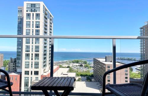 Lower East Side Apartment | Luxury Studio Apt Near Brady St with Balcony and Lake View