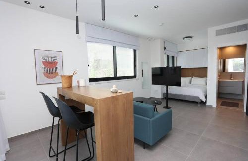 Tel Aviv Promenade Apartment | Luxury Studio Beach Flat 526