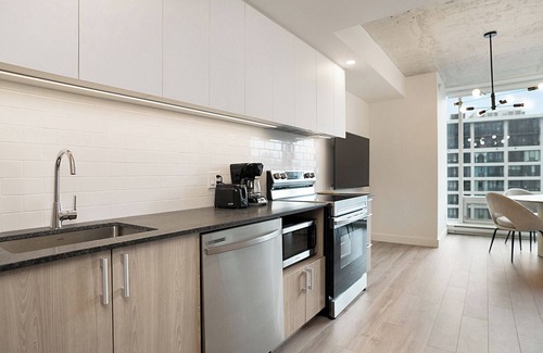 Milton Park Apartment | Luxury Studio in Heart of MTL 904 | Metro access
