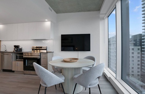 Milton Park Apartment | Luxury Studio in Heart of MTL 907 | Metro access
