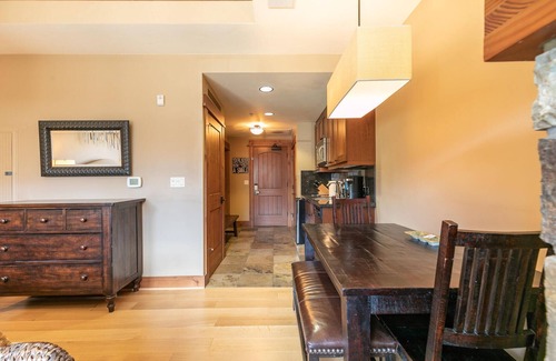 Truckee Condo | Luxury Studio In The Village At Northstar - Big Horn 405